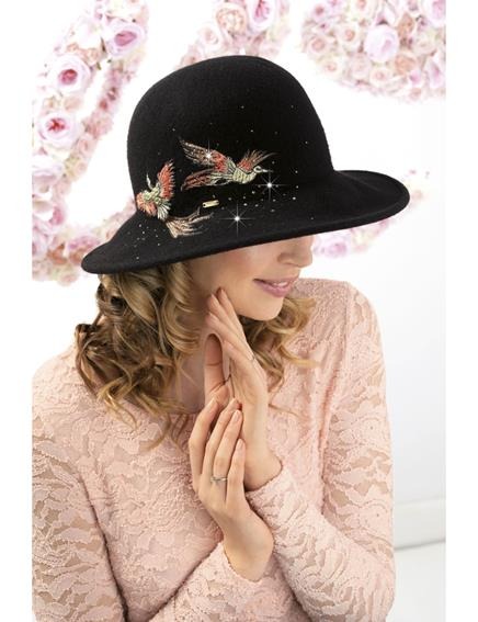 Damski kapelusz na zimę — jaki wybrać?